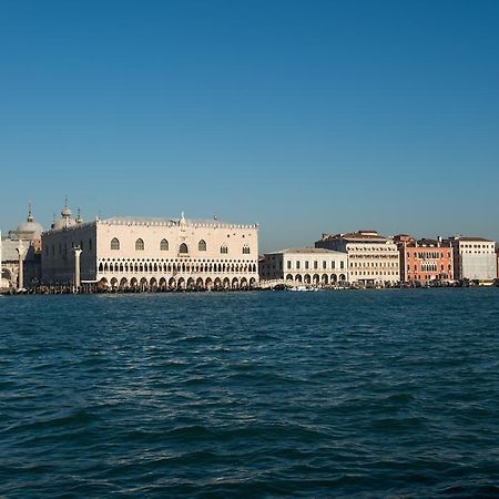 Апартаменты Residenza Giudecca Molino Stucky Венеция Экстерьер фото